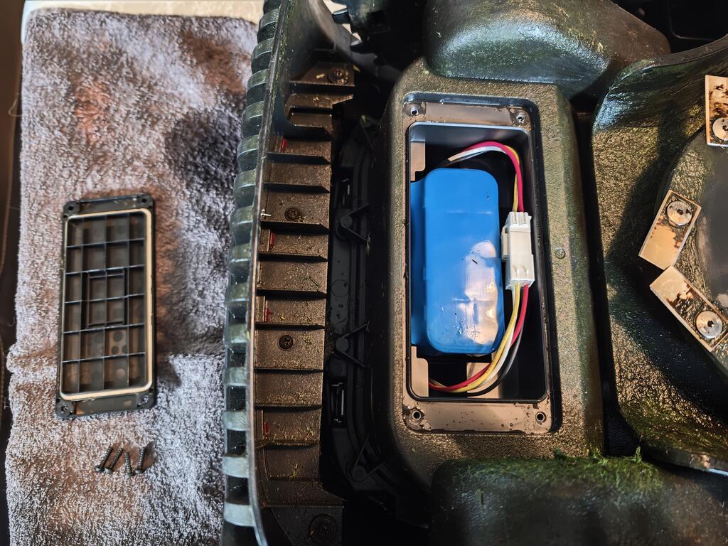 1.demontage-capot-batterie.jpg