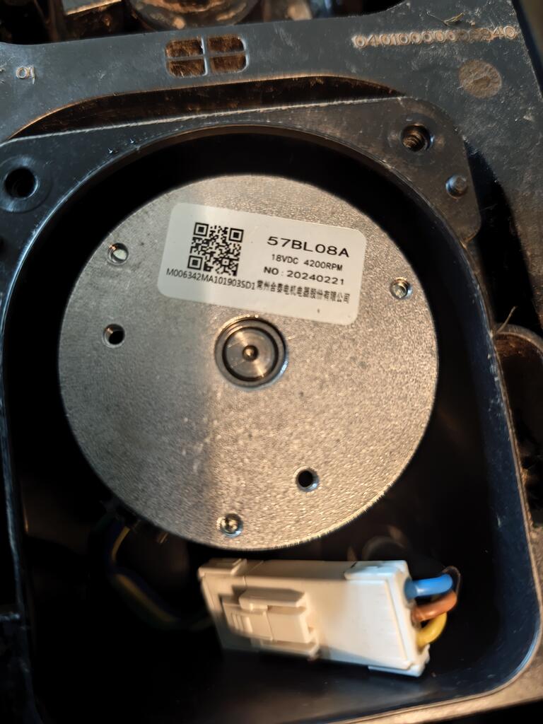 11.vue-rapprochee-moteur.jpg